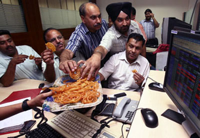 BSE Sensex recovers 53 pts in ahead of IIP, inflation data